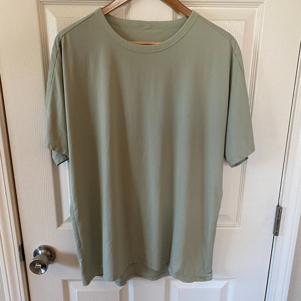 Lululemon Men’s Green Short Sleeve 5-Year Basic T (Large)